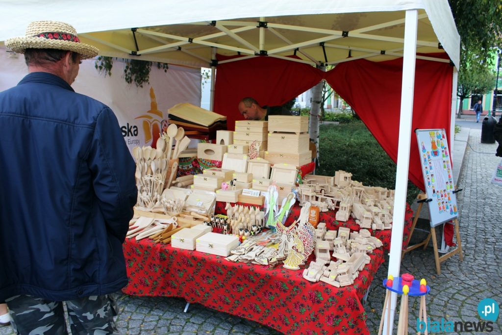 Tradycyjne produkty lokalne na Jarmarku Michałowym w Białej Podlaskiej