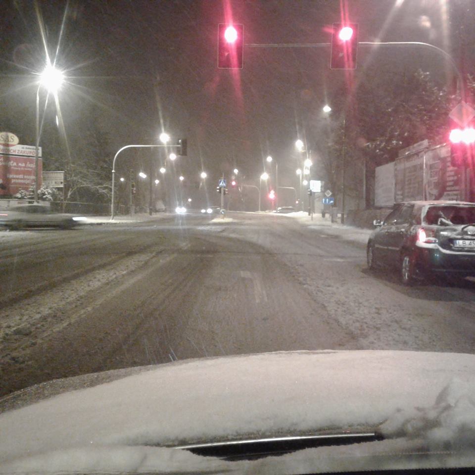 Zima zaskoczyła drogowców czy kierowców? Drugi akt dramatu (WIDEO)