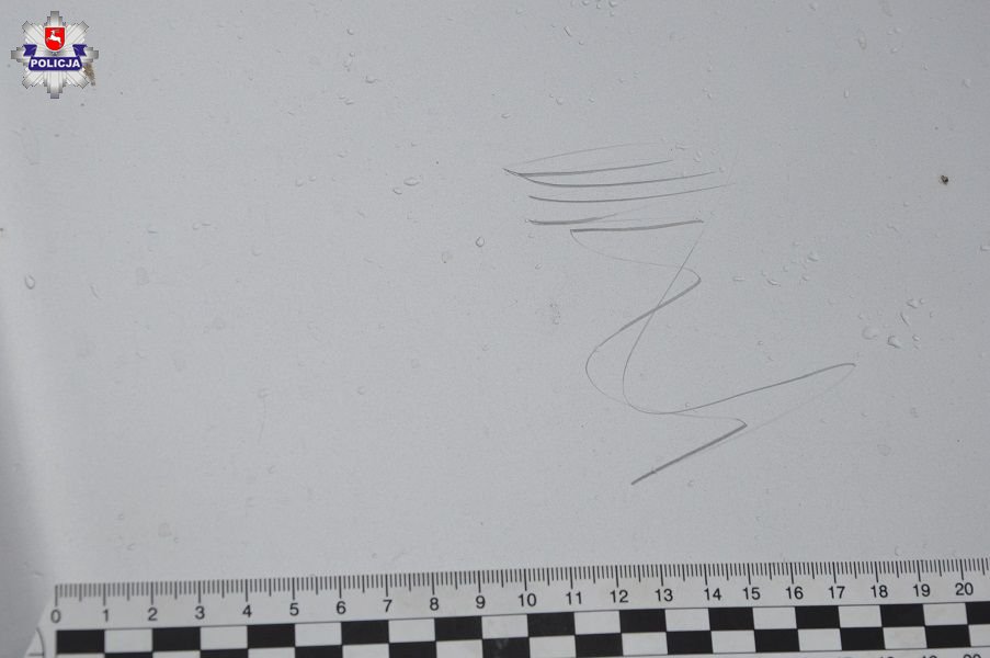 Z zazdrości zniszczył samochód