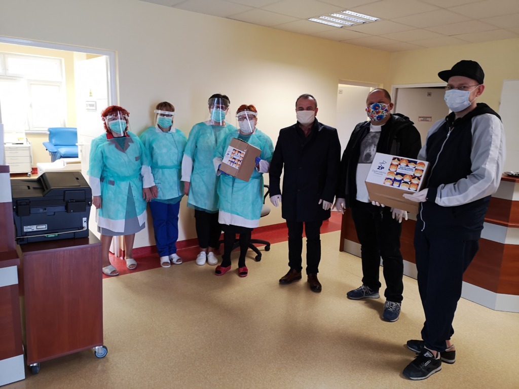 Radni Zjednoczonej Prawicy przekazali maseczki i oddali krew