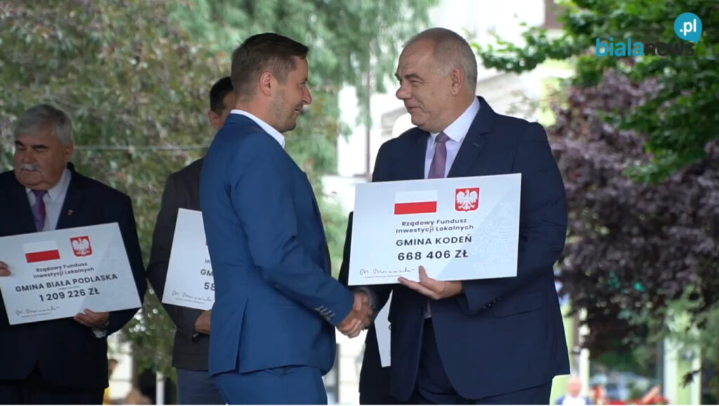 Wicepremier Jacek Sasin wręczył samorządom promesy z Funduszu Inicjatyw Lokalnych