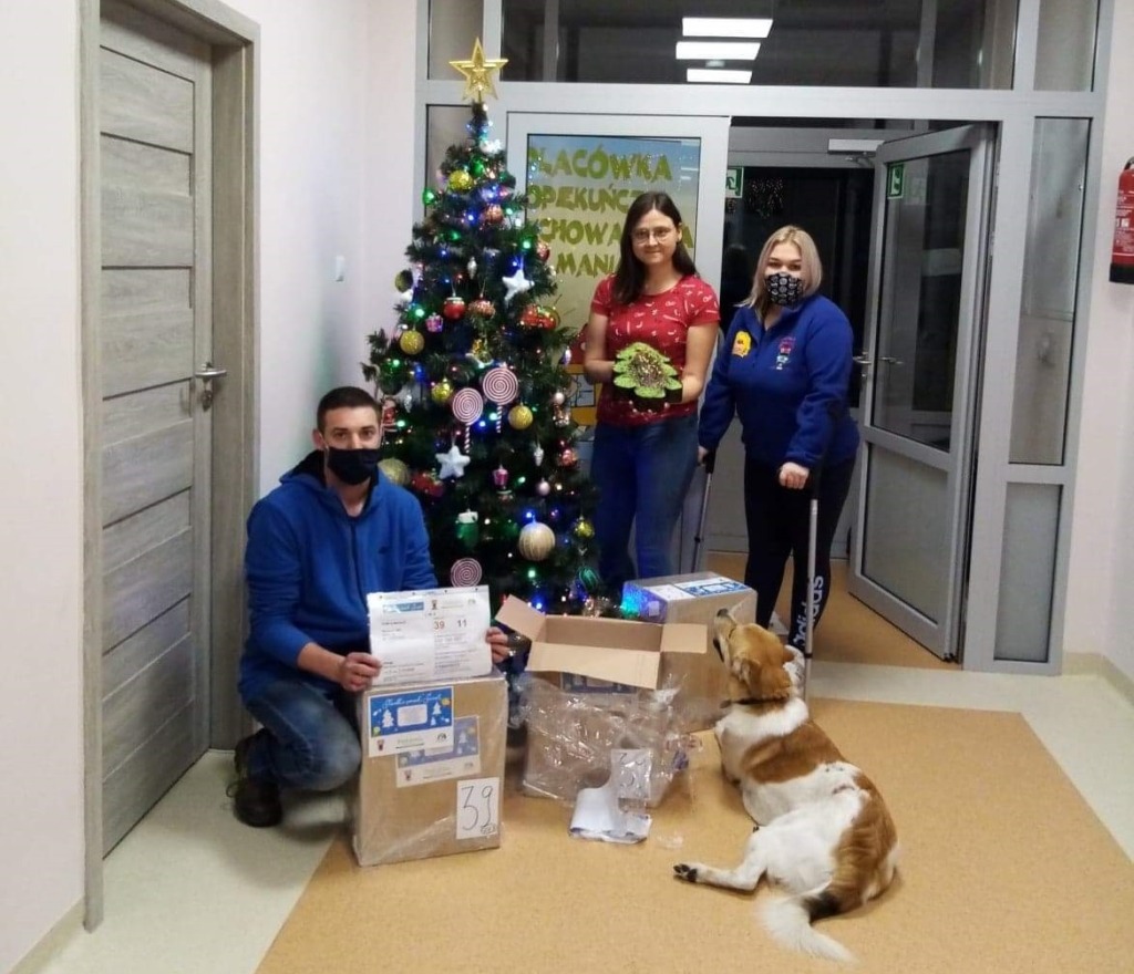 Kierowcy ciężarówek pomogli najmłodszym przed świętami