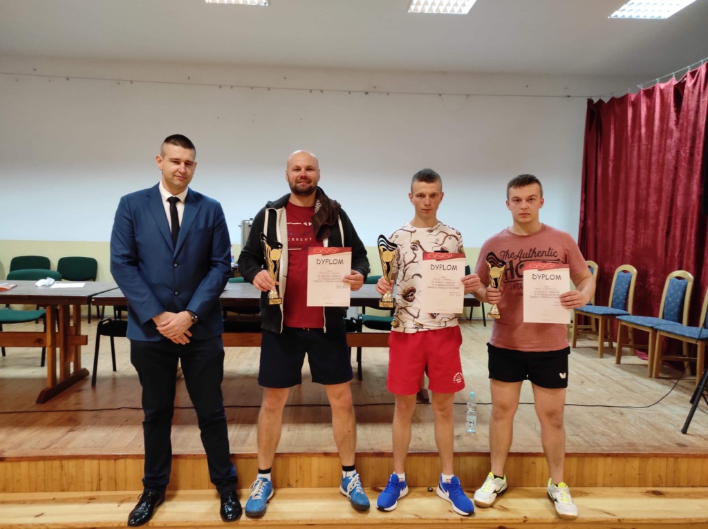 Wyniki VI Mikołajkowego Turnieju Tenisa Stołowego w Dubowie