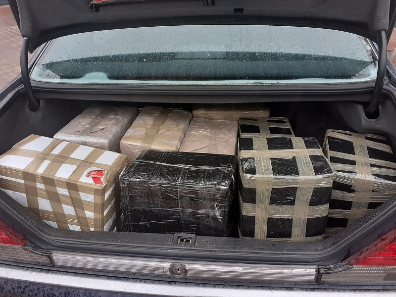 Ponad 3 tysiące paczek papierosów w bagażniku Mercedesa