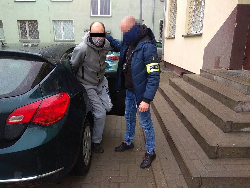 Chciał ukraść towar z drogerii. Przeszkodziła mu pracownica, której groził