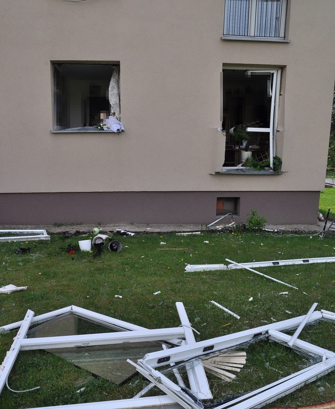 Wybuch butli z gazem wybił szyby z okien. Do szpitala trafiły dwie osoby