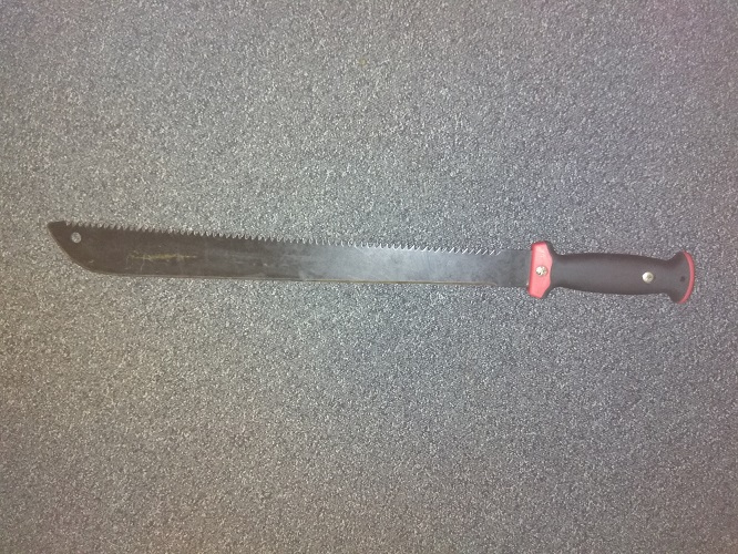 Mężczyzna groził nastolatkom śmiercią. Uderzył jednego z nich, trzymając w ręku maczetę