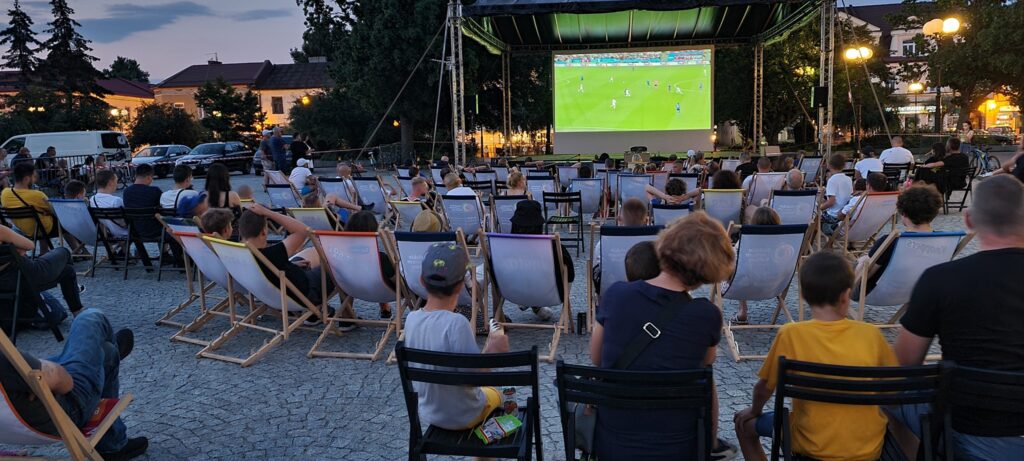 Miasto wykupiło licencję na wszystkie mecze Euro, a Bialczanie zobaczyli tylko finał