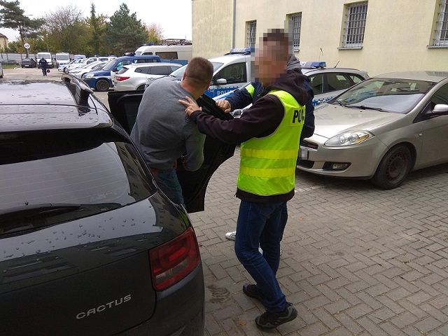 Pobili go i grozili śmiercią. Zażądali kwoty 100 tysięcy złotych