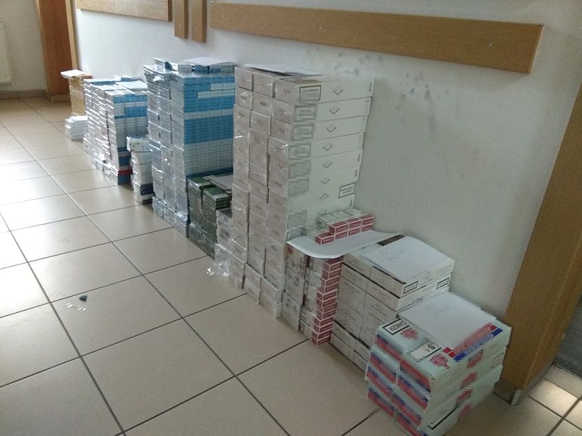 Ponad 6 tysięcy paczek papierosów bez akcyzy zabezpieczone przez policjantów