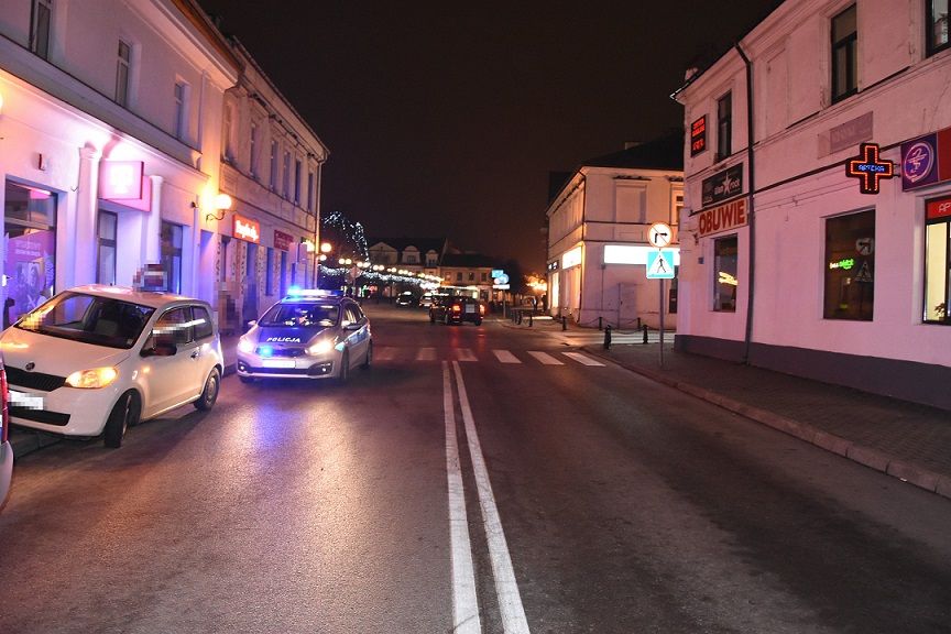 Potrącił starszą panią na przejściu. Kobieta trafiła do szpitala