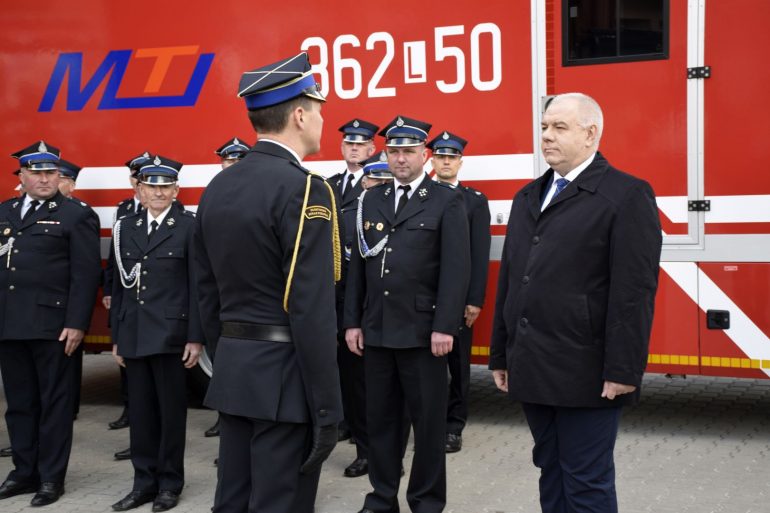 Promesy na zakup samochodów gaśniczych dla dwóch jednostek OSP z powiatu bialskiego