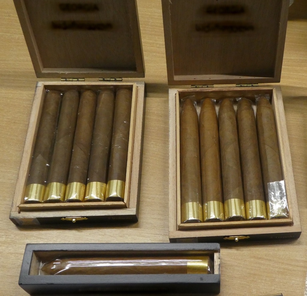 Przewozili nielegalnie cygara, papierosy i gotówkę