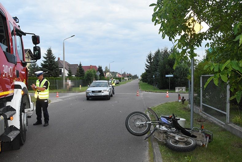 Nastolatek nie ustąpił pierwszeństwa i spowodował wypadek. Nie miał prawa jazdy