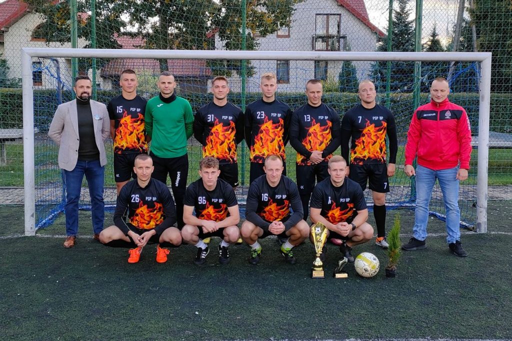 Strażacy zwyciężyli w turnieju piłki nożnej służb mundurowych