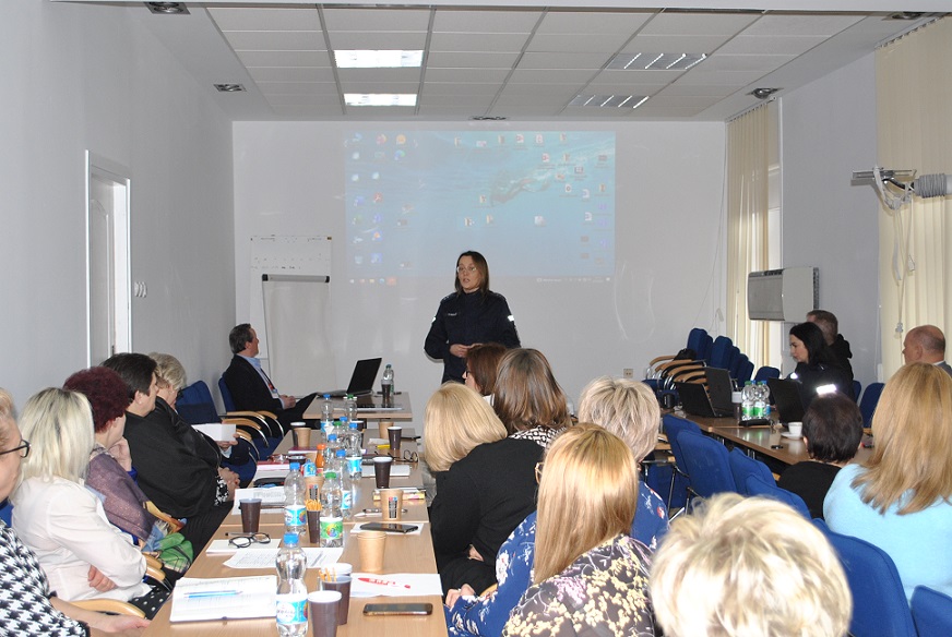 Spotkanie policjantów z pracownikami bialskiej Poczty