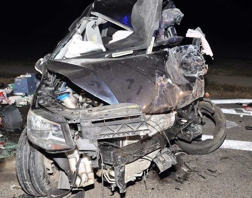 Zderzył się czołowo z ciężarówką. Zmarł na miejscu