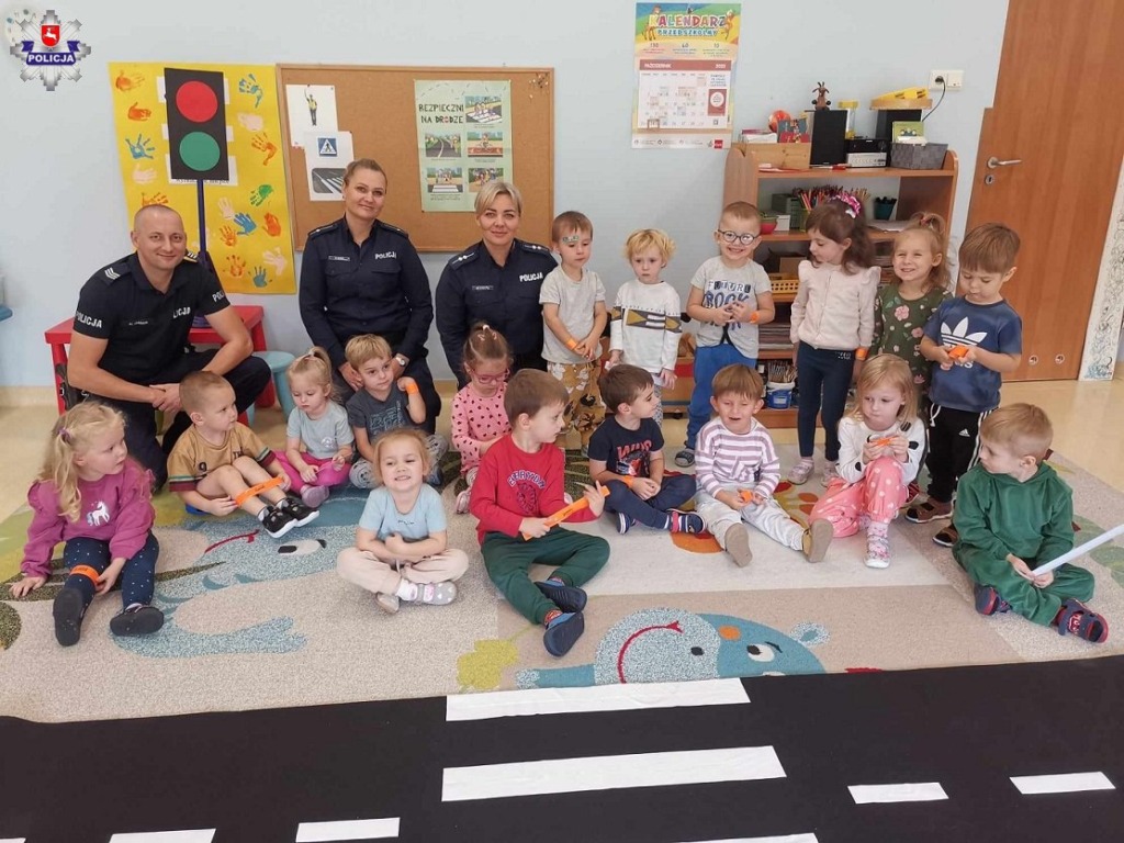 Spotkanie wychowanków Przedszkola Niepublicznego im. Przyjaciół Kubusia Puchatka z policjantami