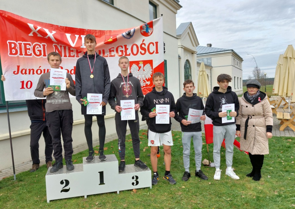 Uczniowie ZSCKR w Leśnej Podlaskiej na Przełajowych Biegach Niepodległościowych w Janowie Podlaskim