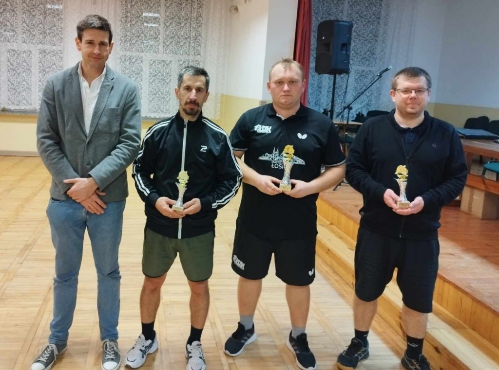 Wyłoniono zwycięzców IX Mikołajkowego Turnieju Tenisa Stołowego w Dubowie