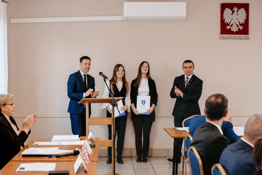 Stypendia Pomostowe 2023/2024 w Gminie Łomazy