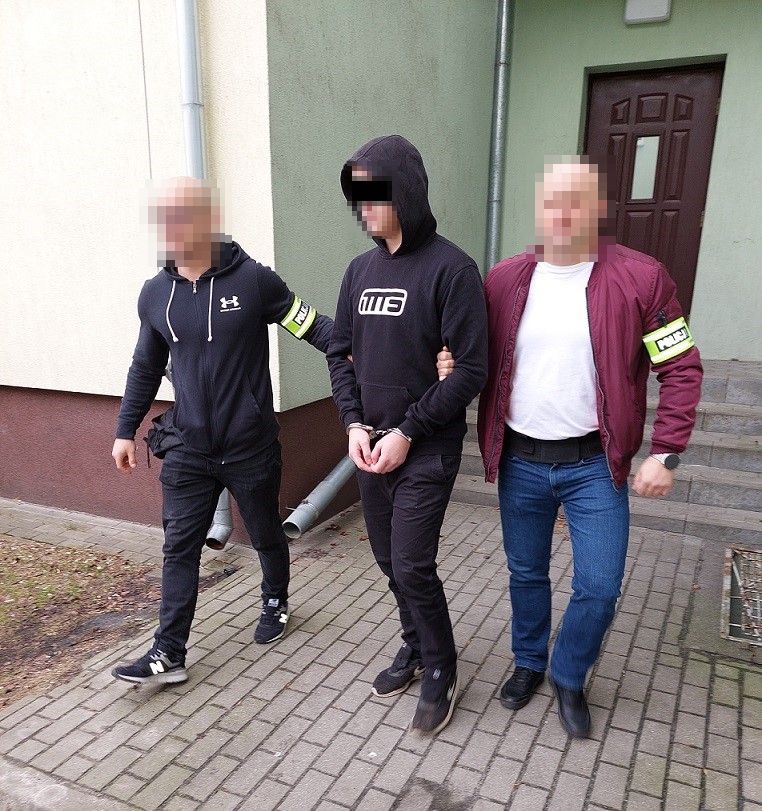 Trzech młodych mężczyzn oskarżonych o próbę włamania i kradzież elektronarzędzi: skradzione przedmioty ukryli w węglu