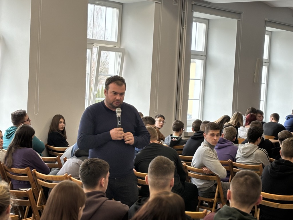 Bohaterzy serialu Rolnicy. Podlasie. z wizytą w ZSCKR w Leśnej Podlaskiej