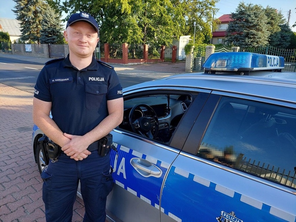 Policjant po służbie wyważa drzwi i ratuje życie 43-latkowi