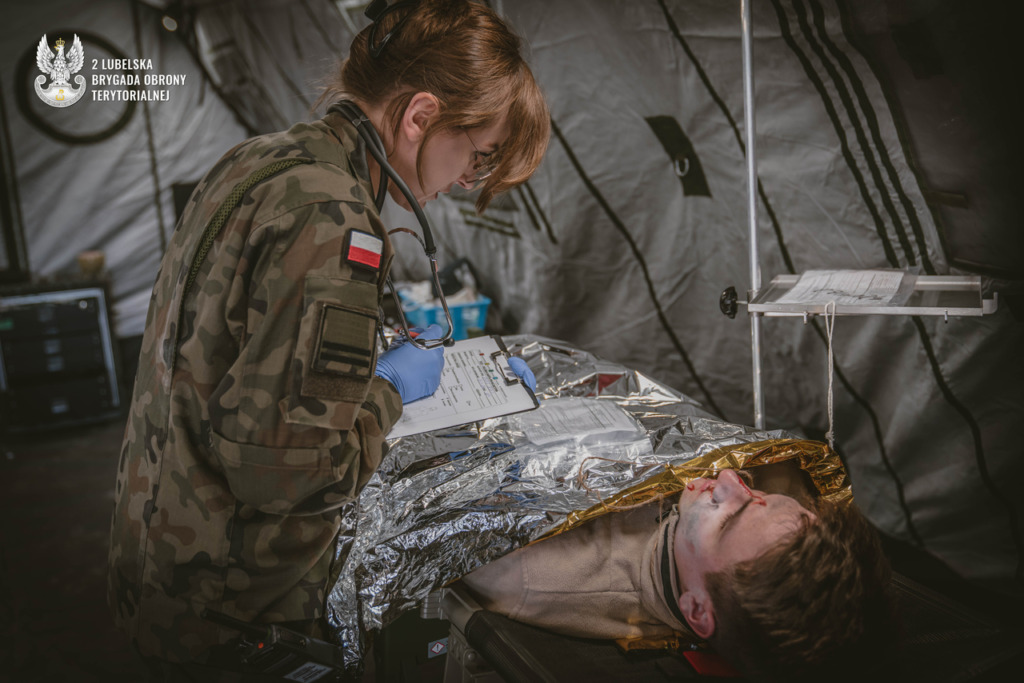 Ratowanie życia – misja wojskowych medyków na froncie i poza nim