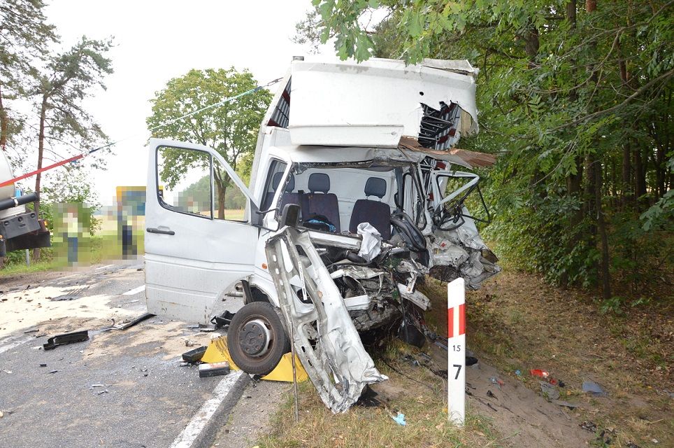 Tragiczny wypadek w Bielanach. Zginął 35-latek, dwie osoby ranne