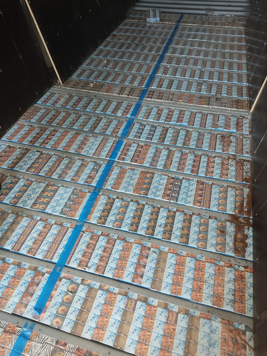 Papierosy zamiast podłogi