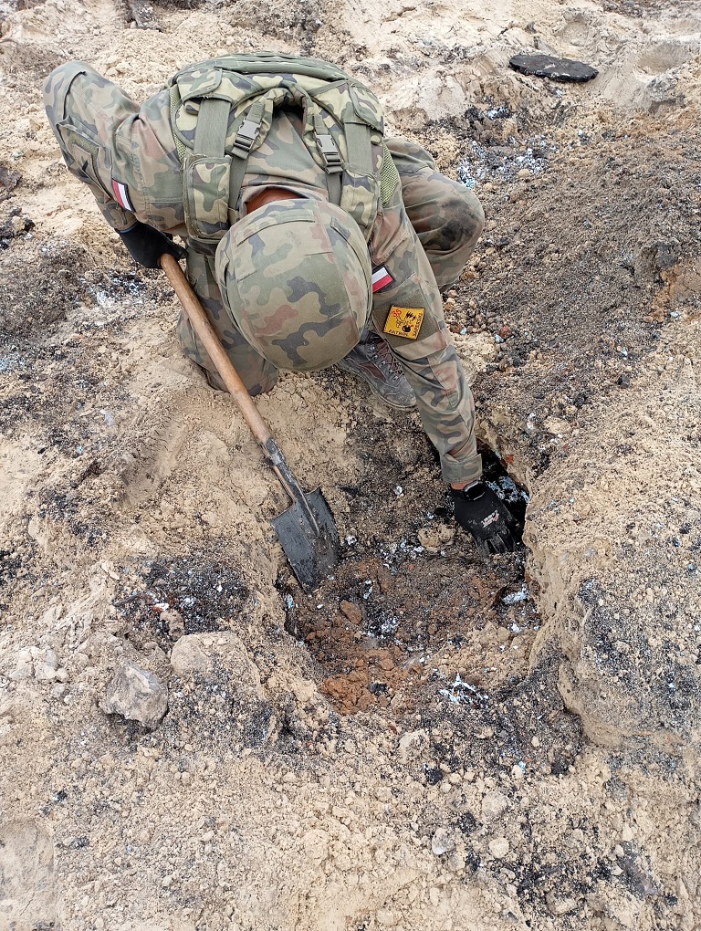 Ewakuacja w Białej Podlaskiej: Saperzy Zabezpieczyli Niewybuchy Bomb Lotniczych i Pocisków Artyleryjskich