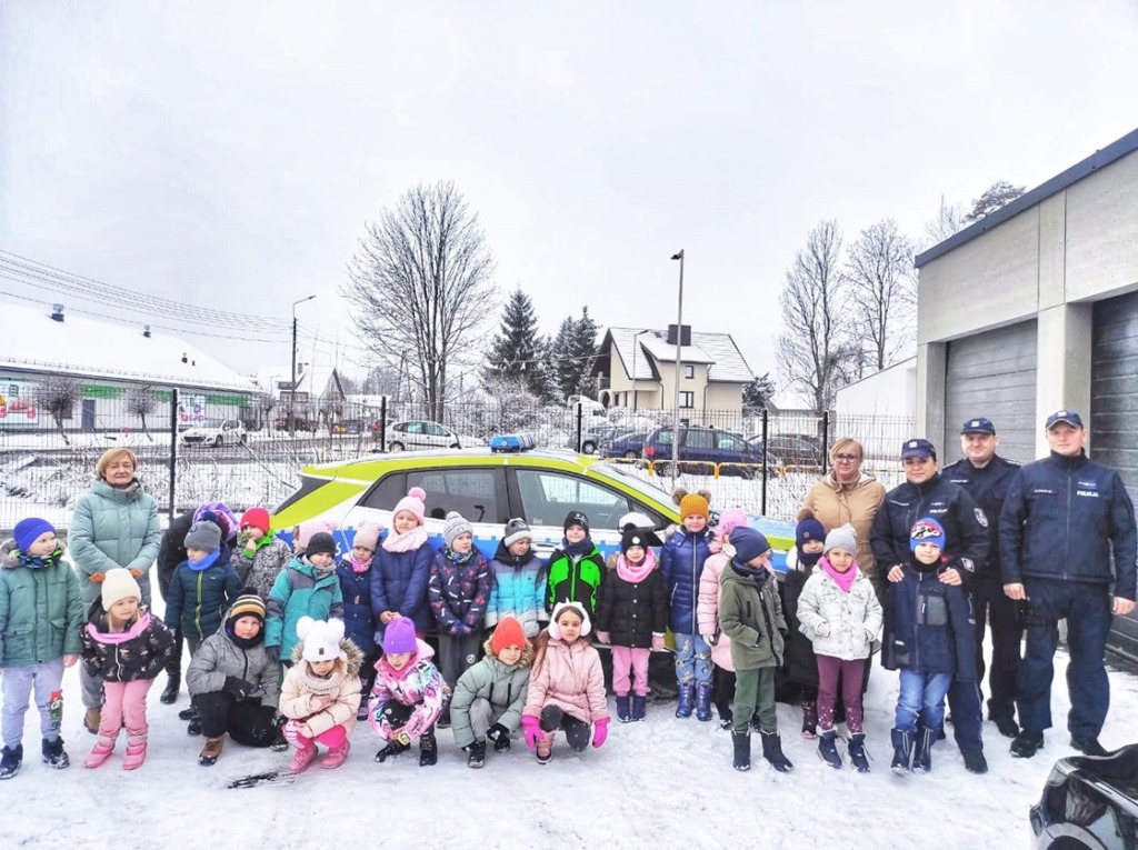 Przedszkolaki na Posterunku: Wizyta „Motylków” i „Leśnych Duszków” w Piszczacu