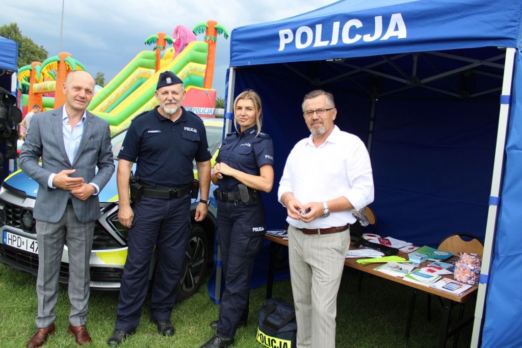 Policjanci z Janowa na Powiatowym Festynie Zdrowia w Rokitnie