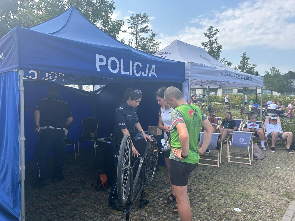 Policjanci na VIII Triathlonie Krainy Bugu – dbali o bezpieczeństwo i edukowali uczestników