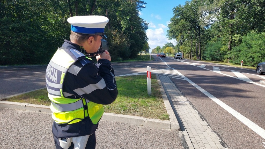 Policjanci z powiatu bialskiego podsumowali akcję „Prędkość”. Ponad 270 kontroli, setki wykroczeń i trzy zatrzymane prawa jazdy
