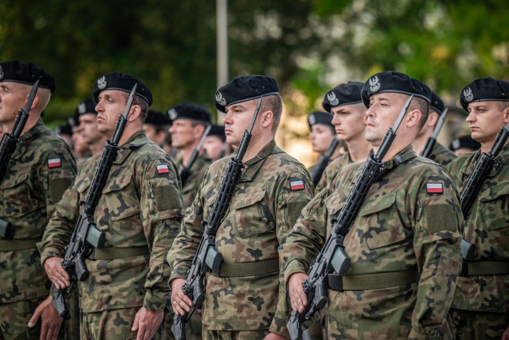 Ochotnicy „Wakacji z Wojskiem” z garnizonu bialskiego złożyli przysięgę wojskową