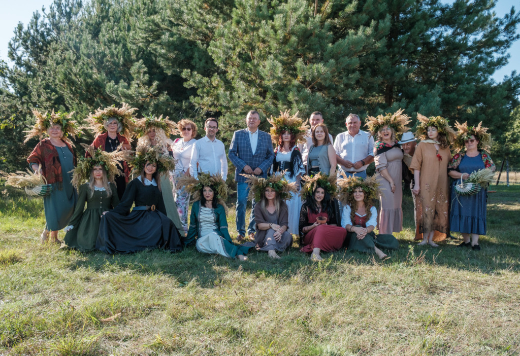 Mieszkańcy Międzyrzeca Podlaskiego i okolic spotkali się z historią i tradycjami południowopodlaskiej wsi podczas wydarzenia „W drodze do siebie” w Sawkach.