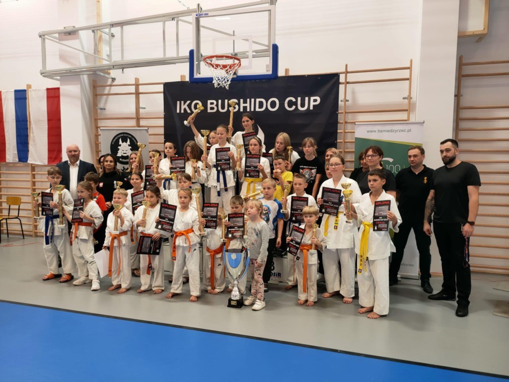Międzynarodowe karate w Międzyrzecu Podlaskim – SKS Bushido zdobywa 26 medali w nowej hali