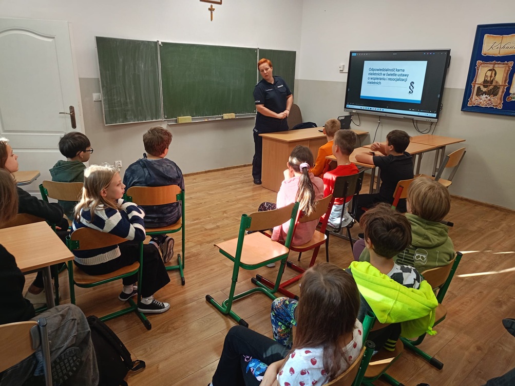Policjanci rozmawiali z uczniami o przemocy, hejcie i bezpieczeństwie w sieci