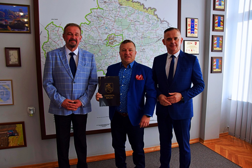 Uznanie dla trenera z Łomaz – Artur Romaniuk nagrodzony przez Starostę Bialskiego
