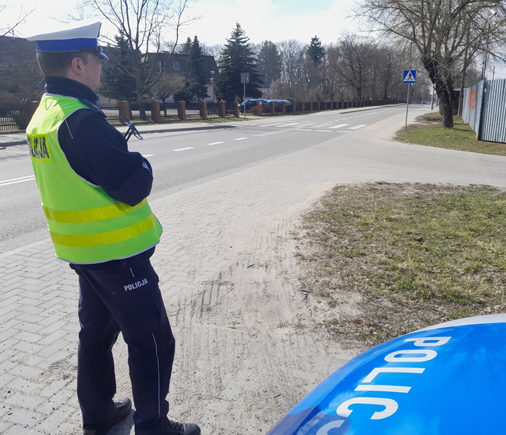 Więcej patroli na drogach. Policja bierze dziś pod szczególną kontrolę pieszych i kierowców