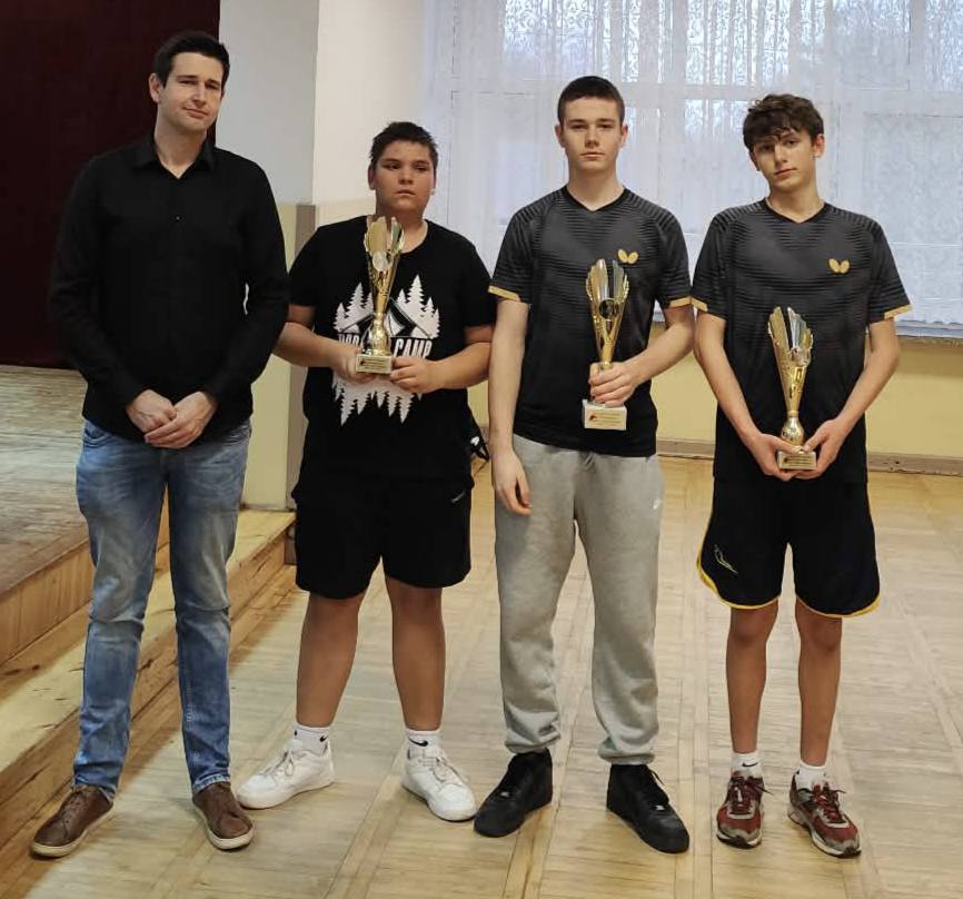 XI Mikołajkowy Turniej Tenisa Stołowego w Gminie Łomazy zakończony