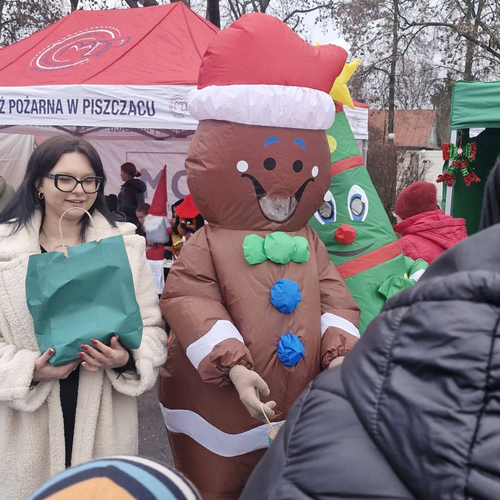 Wspólne kolędowanie i świąteczne atrakcje na II Piszczackim Jarmarku Bożonarodzeniowym