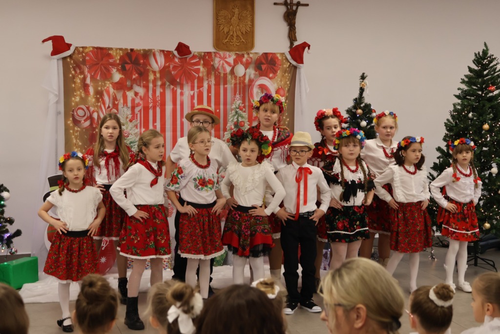 Relacja z Gminnego Spotkania Wigilijnego i Kiermaszu Świątecznego w Łomazach