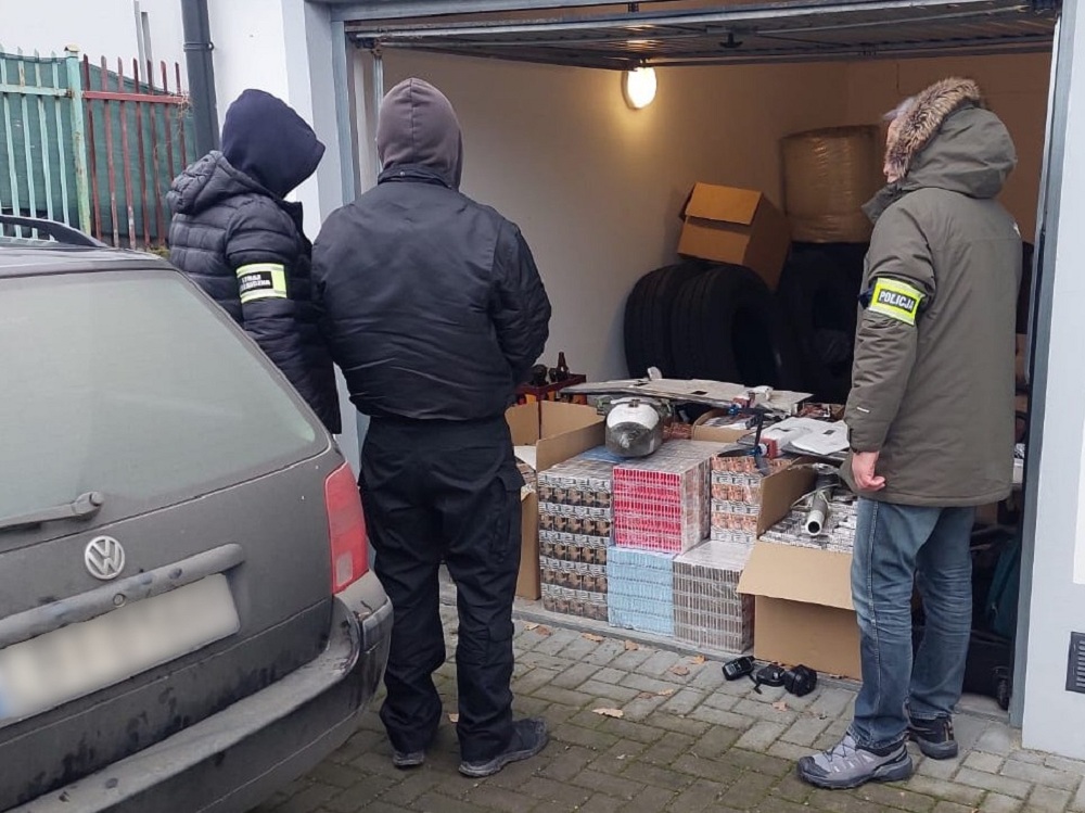 Papierosy z Białorusi przemycane balonami. NOSG zatrzymała 40-letniego mężczyznę