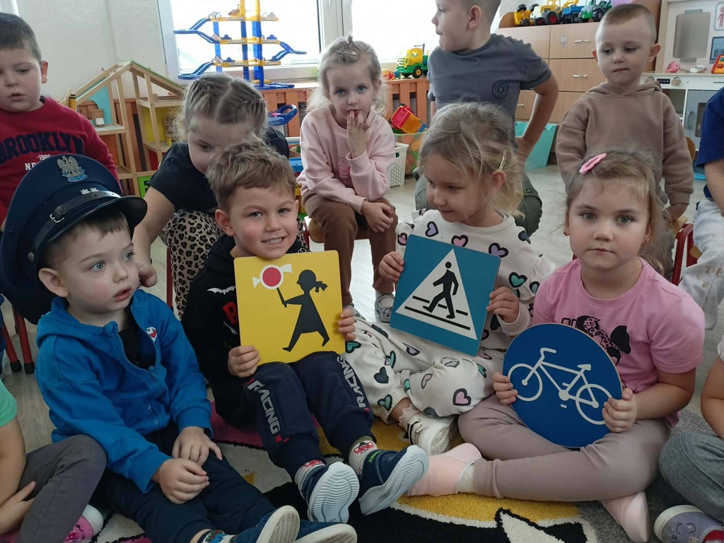 O bezpieczeństwie i policyjnej służbie – spotkanie z przedszkolakami