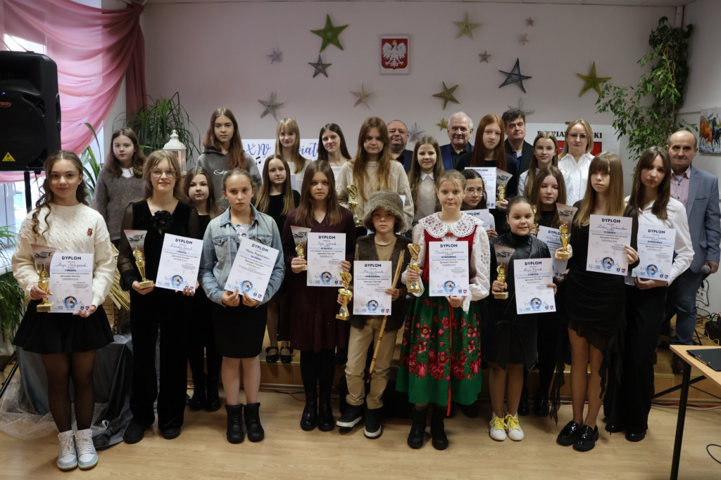 Młodzi artyści zaśpiewali w Łomazach – finał XIV Powiatowego Konkursu Kolęd i Pastorałek