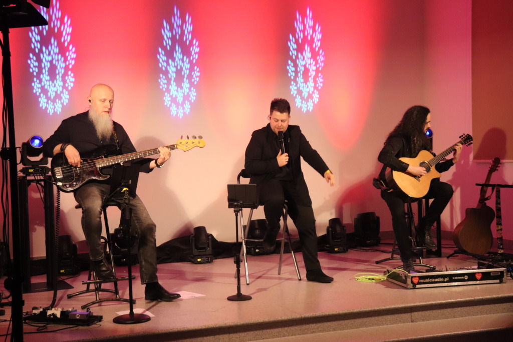 Koncert Walentynkowy Adrian Litewka Trio w Wisznicach