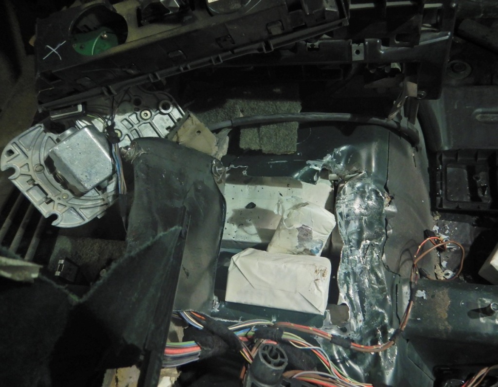 Napadł na funkcjonariusza za tysiąc paczek papierosów  